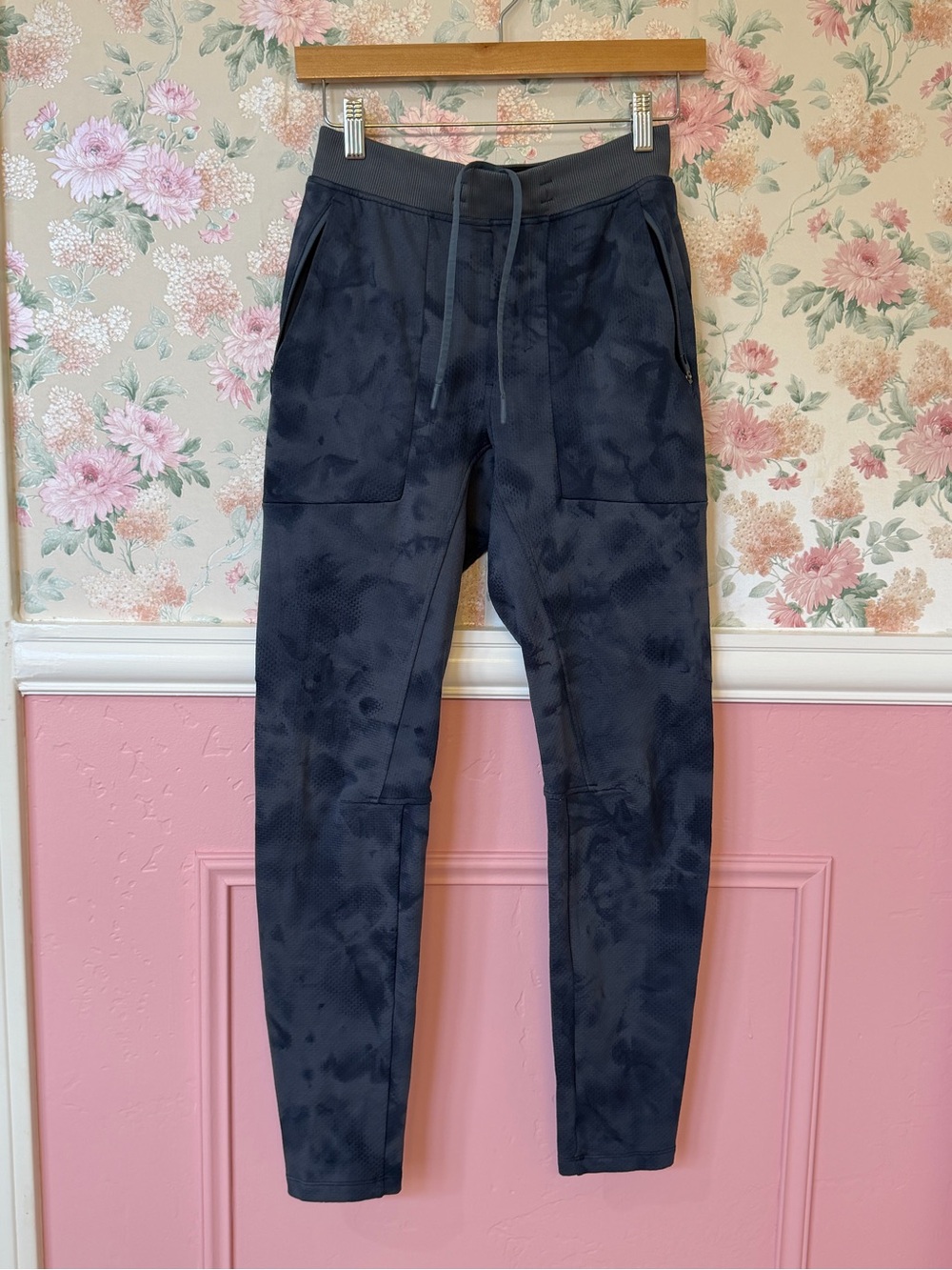 Lulúlemon Black Tie-Dye Athletic Joggers